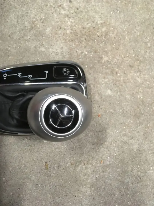 Pomo de cambio Mercedes OEM A2032672811 - Usado image 4