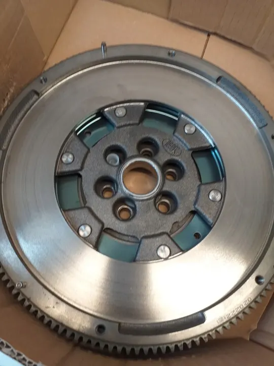 Schaeffler LuK vauhtipyörä 415 0583 10 image 2