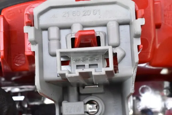 Luz trasera izquierda 8K9945093B Audi A4 B8 Kombi 07-11 image 7