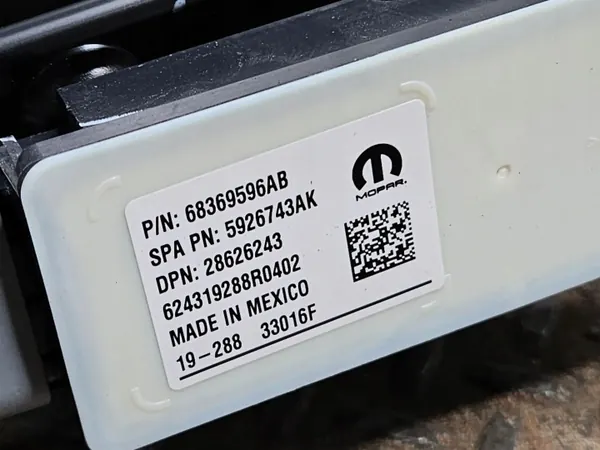 Mecanismo puerta trasera derecha OEM 68368918AD image 8