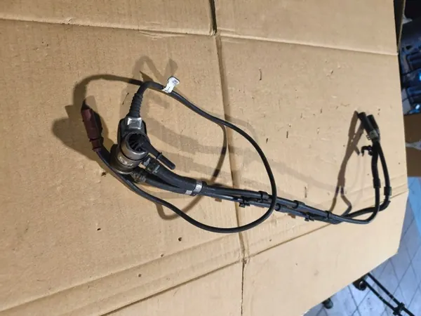 Inyector AdBlue VW AUDI SKODA 2.0 TDI OEM 04L131113S image 2