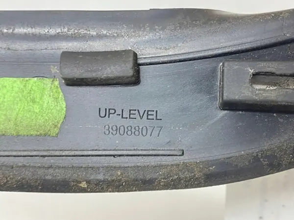Moldagem janela lateral esquerda Opel Astra K OEM 39088075 image 3