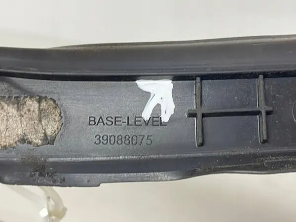 Moldagem janela lateral esquerda Opel Astra K OEM 39088075 image 4