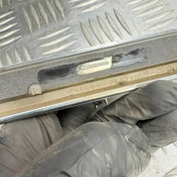 Kofferraumabdeckung Volvo XC60 OEM 30695582 - Gebraucht image 7