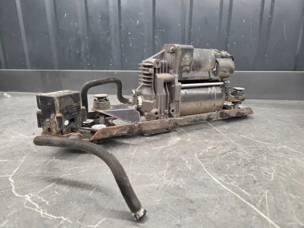 BMW OEM 6789937 Luchtveringcompressor E61 LCI image 5