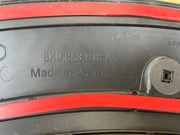 OEM 8K9853818A Pare-boue arrière droit Audi A4 B8 image 9