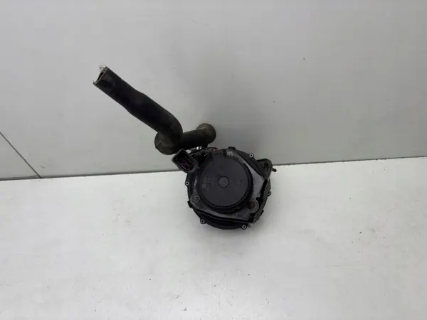 Audi A8 S8 D2 Toissijainen ilmapumppu OEM 078906615M image 3