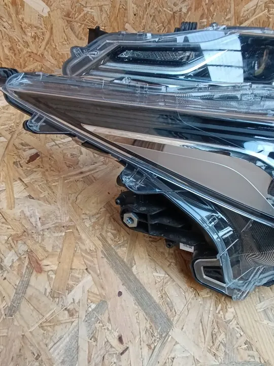 Farol esquerdo direito Toyota Corolla E21 2019-2025 OEM MKNIJ image 2