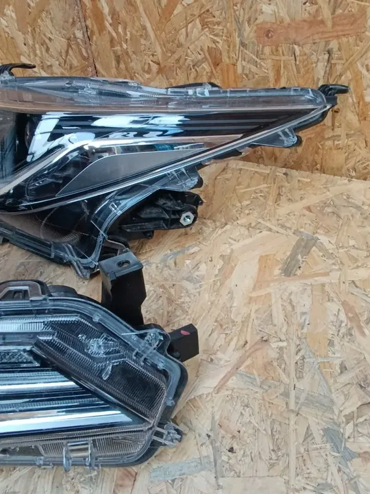 Farol esquerdo direito Toyota Corolla E21 2019-2025 OEM MKNIJ image 3