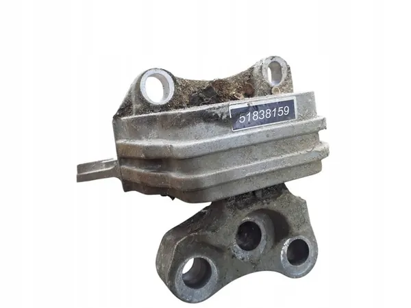 Alfa Romeo Giulietta 2014 1.4 MULTIAIR Engine Mount image 4