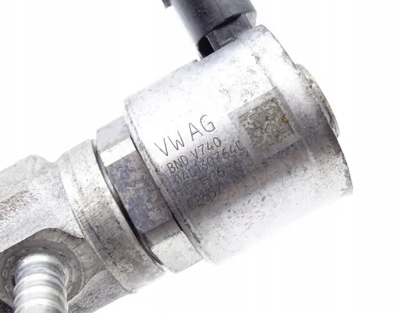 Audi Q5 SQ5 2017 Kraftstoffschiene 04L089G image 4