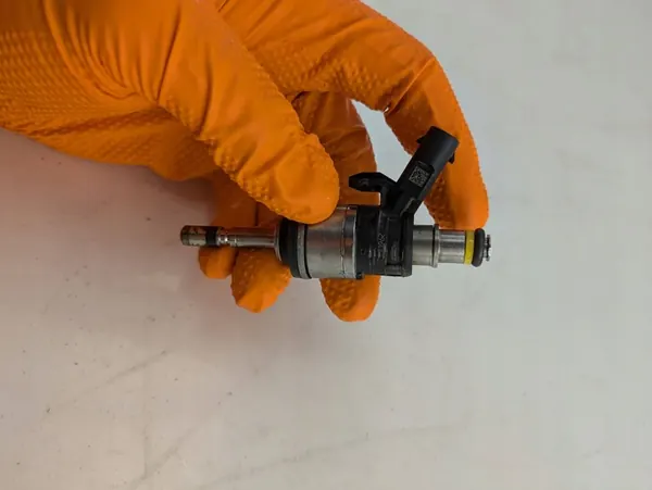 Iniettore carburante Audi A3 8Y 2021 OEM 06G906036AF image 4