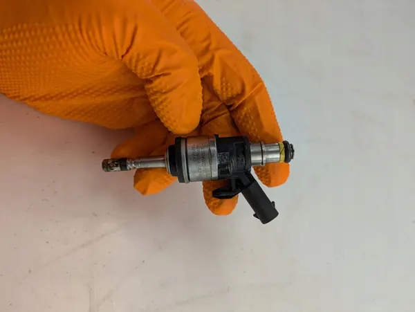 Iniettore carburante Audi A3 8Y 2021 OEM 06G906036AF image 5