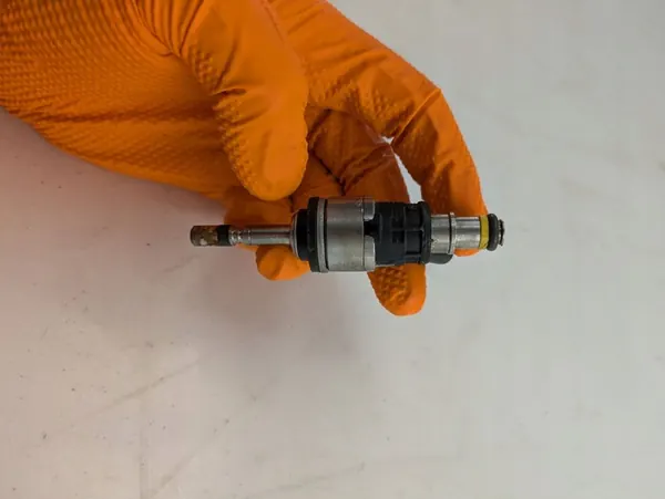 Iniettore carburante Audi A3 8Y 2021 OEM 06G906036AF image 6