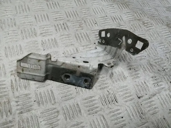 FRE59127 vänster stänkskärmsbracket Peugeot 208 image 2