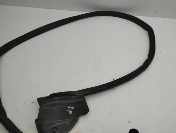 Tesla Model S 2014 Etuoven ikkunatiiviste OEM AMD130345 image 3