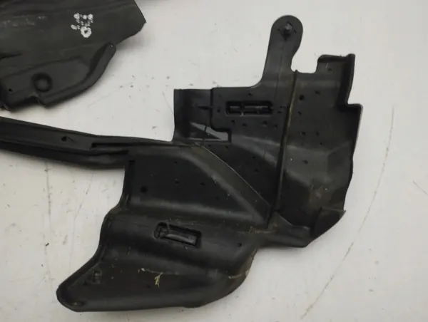 Tesla Model S 2014 Etuoven ikkunatiiviste OEM AMD130345 image 5