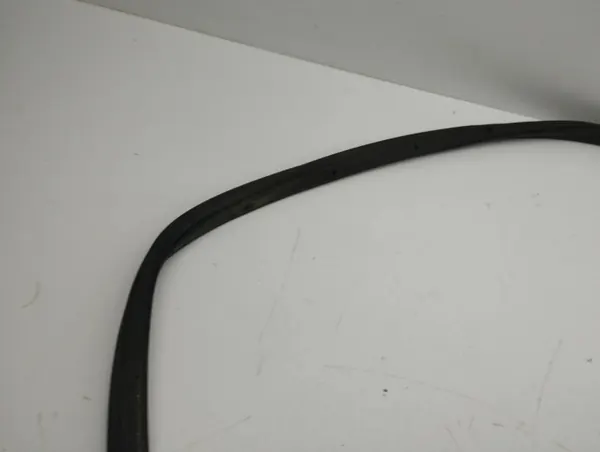 Tesla Model S 2014 Etuoven ikkunatiiviste OEM AMD130345 image 6