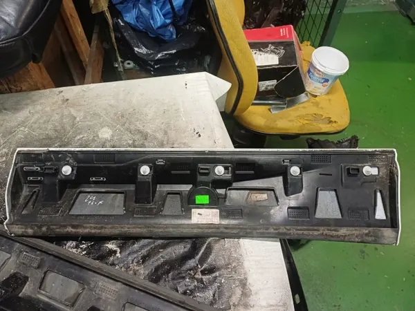 Moldura Puerta Volvo OEM 31440297 Derecha Trasera image 4