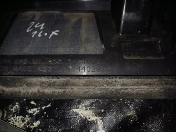 Moldura Puerta Volvo OEM 31440297 Derecha Trasera image 5
