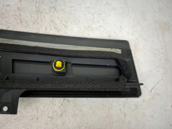 Garniture vitre arrière Tesla Model X Droite OEM 104135800C image 9