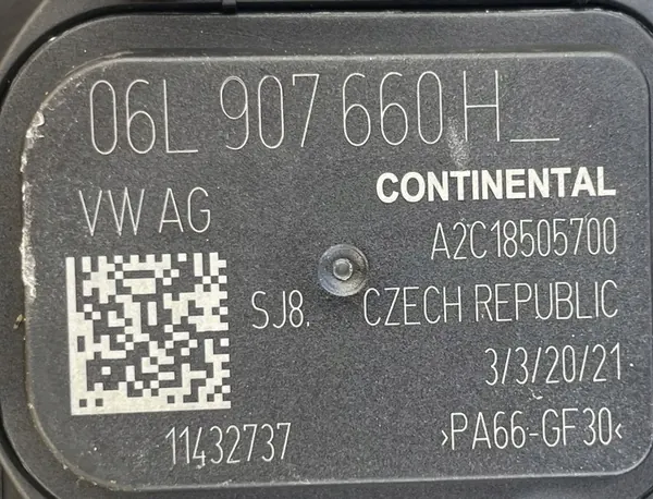 Oljetank 06L103598R VW Skoda Audi med sensor 06L907660H image 2