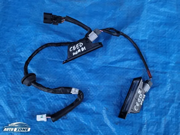 Feu de hayon Kia Ceed III OEM 92501-2S500 Occasion image 2
