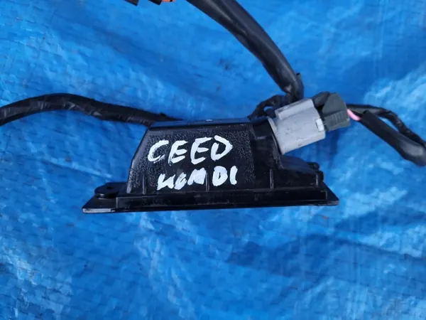 Feu de hayon Kia Ceed III OEM 92501-2S500 Occasion image 6