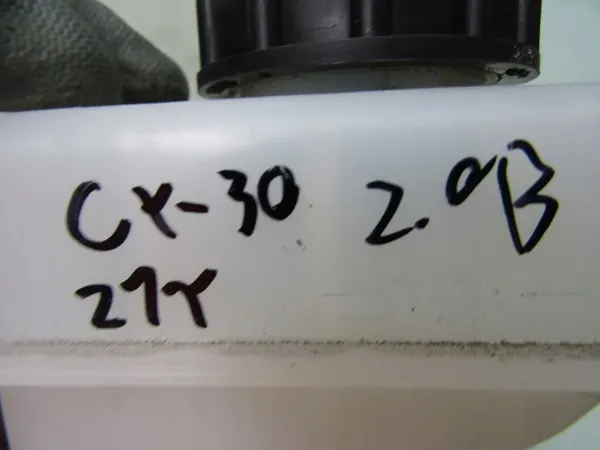 Réservoir de liquide de frein Mazda BDNP43551 - Occasion image 7