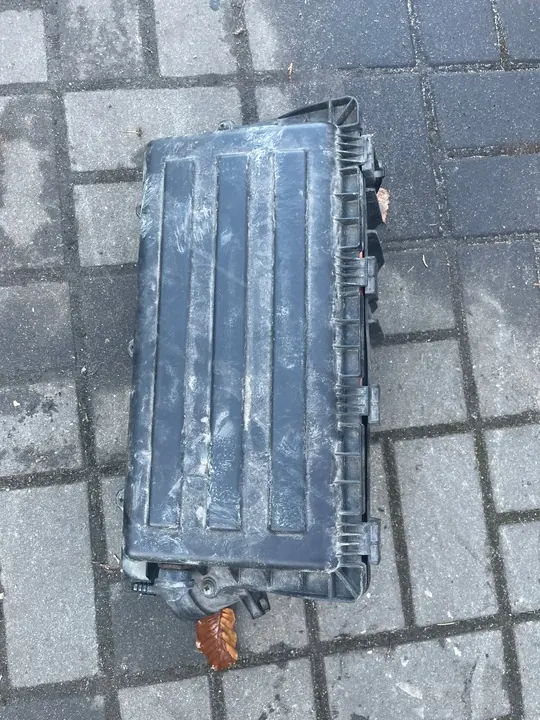 VW Skoda Seat Ilmansuodattimen Kotelo 036129611CD image 3