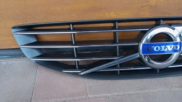 Grille Volvo OEM 31333834 pour S60 V60 2013-2018 image 3