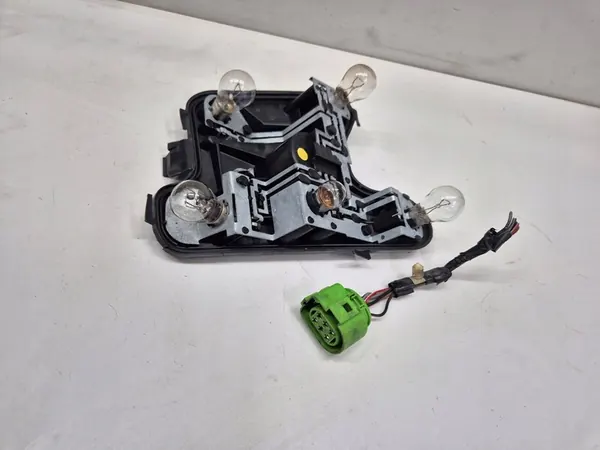 AUDI A4 B6 Sedan Rücklicht-Einsatz links OEM 153947 image 1