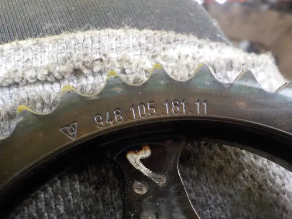 CAYENNE 4.8 V8 09r Engranaje de árbol de levas de escape 94810518111 image 3