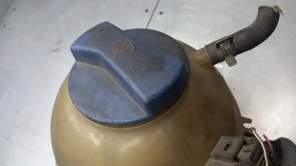 Kühlmittelbehälter VW Golf 1J0121403A image 6