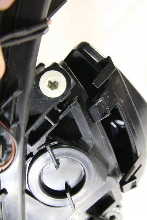 TYC 20-12925-06-9 Farol image 3