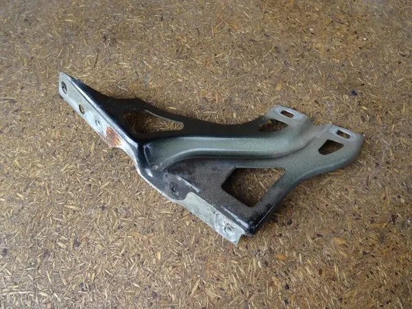 Höger fram skärm fäste AUDI Q3 8U 8U0821136 image 2