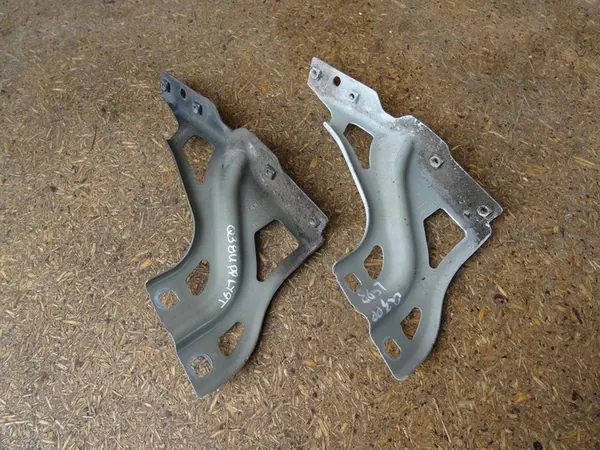 Höger fram skärm fäste AUDI Q3 8U 8U0821136 image 4