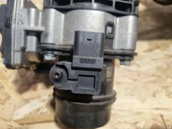 BMW Insugsgrenrör OEM 7638457 för 1-serien F20 image 3