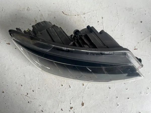 Farol dianteiro direito Skoda Fabia III 6V1941016A image 3