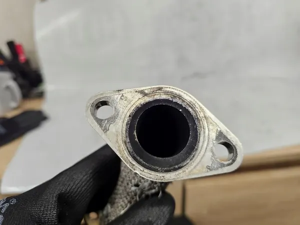 Audi Q7 4L 3.0 TDI EGR Pipe 059131525AB image 4