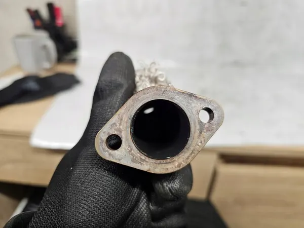 Audi Q7 4L 3.0 TDI EGR Pipe 059131525AB image 5