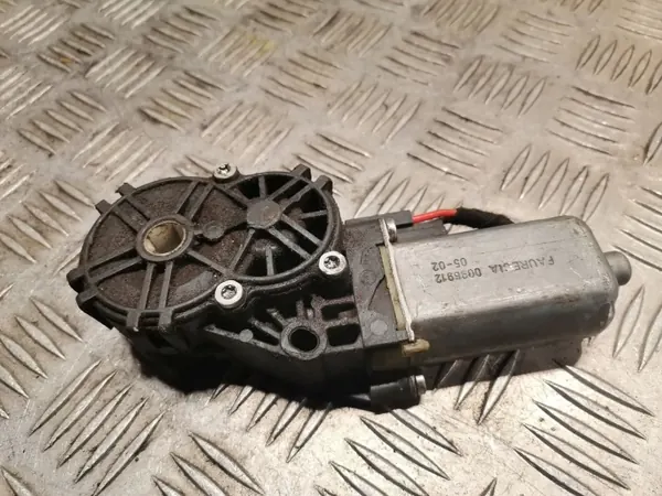 Moteur de siège droit Porsche OE 0390201949 image 3