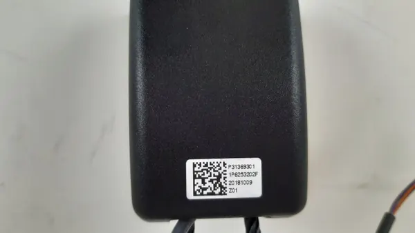 Volvo V60 II vasen etuturvavyön solki OEM P31369301 image 3