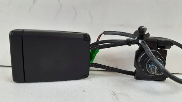 Volvo V60 II vasen etuturvavyön solki OEM P31369301 image 5
