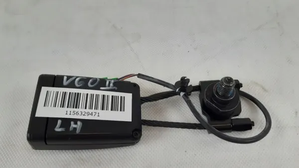 Volvo V60 II vasen etuturvavyön solki OEM P31369301 image 7