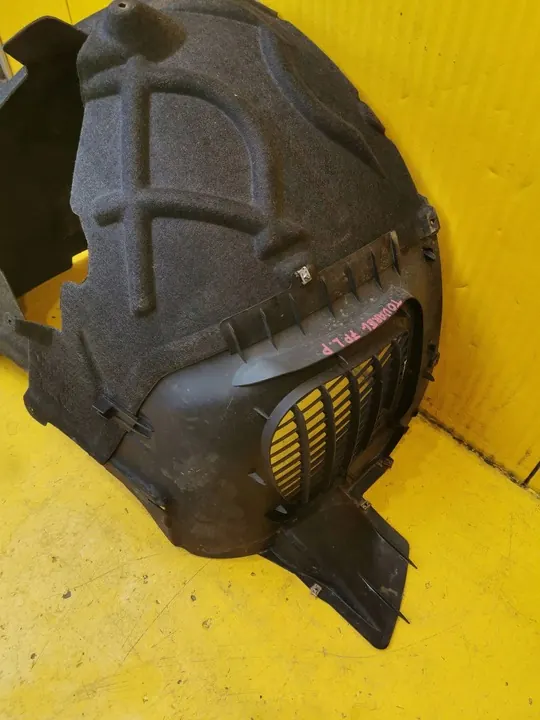 Volkswagen Front Left Wheel Arch 7P6805911D image 4