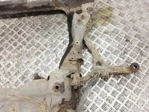 Honda Accord 2009 Etuapukehys OEM AMD145306 image 6