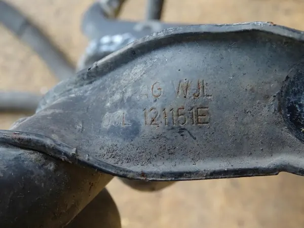 AUDI Q3 8U 2.0 TDI Vesisarjat Setti 5N0122101AC image 6