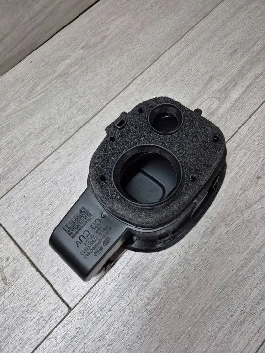 Tapón combustible KIA X-CEED OEM 69515-J7800 - Usado image 3