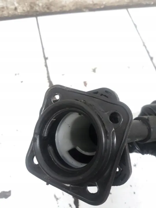 Pescoço de enchimento Hyundai OEM 310302BXXX - Usado image 3